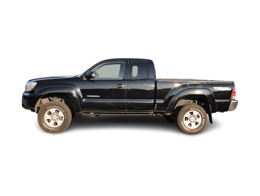 Thumbnail: 2013 Toyota Tacoma - 3