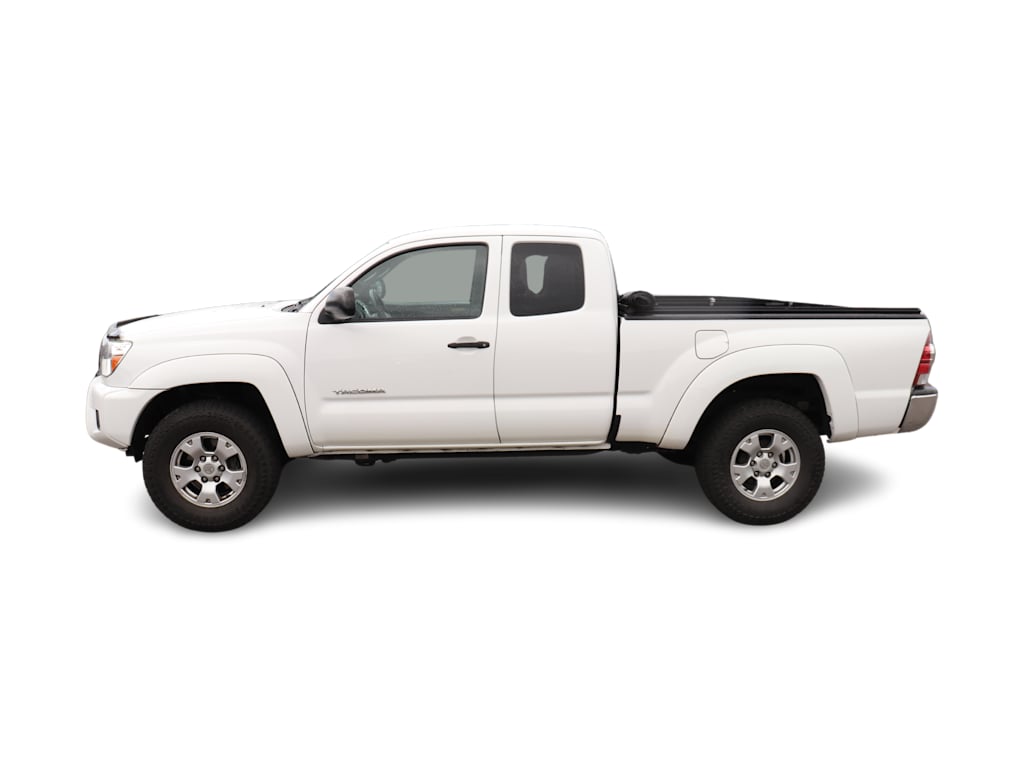 Thumbnail: 2015 Toyota Tacoma - 3