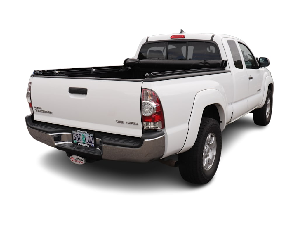 Thumbnail: 2015 Toyota Tacoma - 10