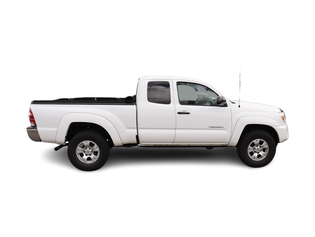 Thumbnail: 2015 Toyota Tacoma - 9