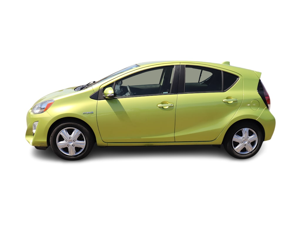 Thumbnail: 2015 Toyota Prius c - 3