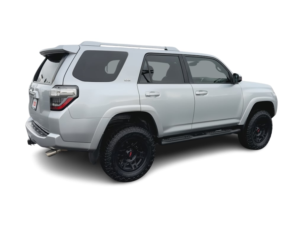 Thumbnail: 2016 Toyota 4Runner - 23