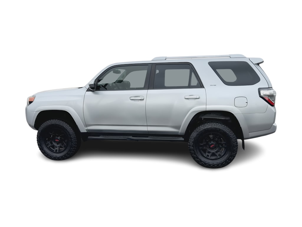 Thumbnail: 2016 Toyota 4Runner - 21