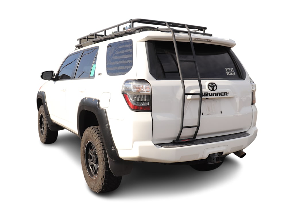 Thumbnail: 2016 Toyota 4Runner - 3