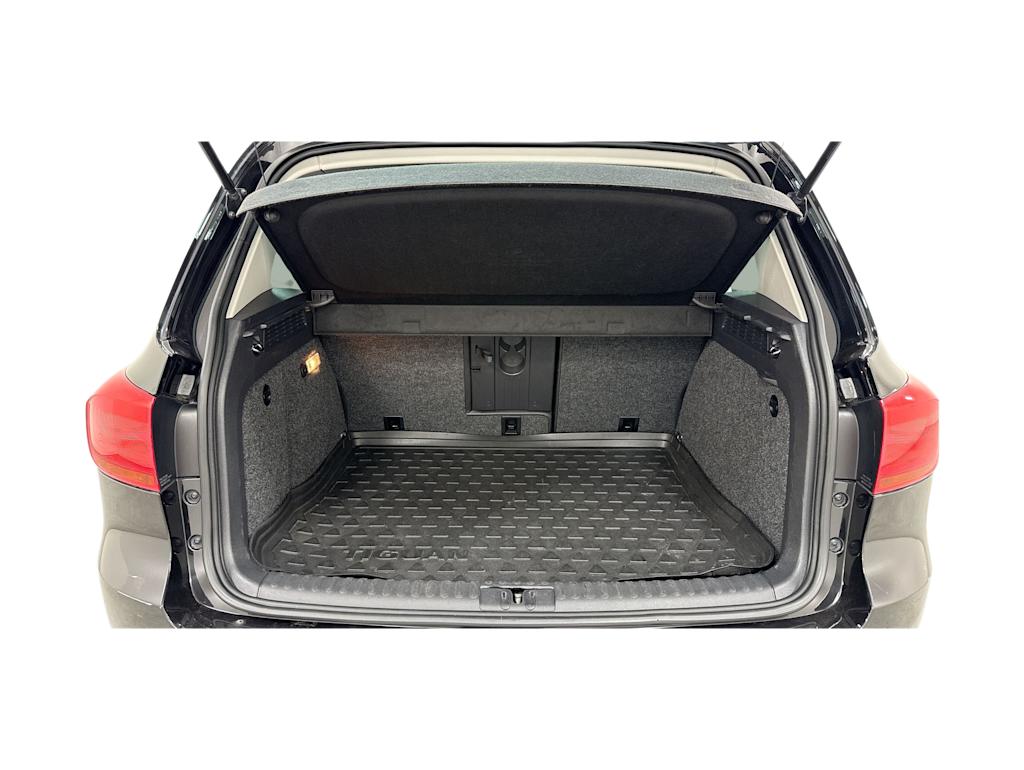 Thumbnail: 2012 Volkswagen Tiguan - 17