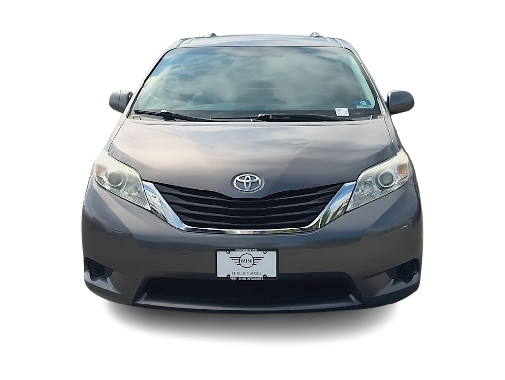 Thumbnail: 2012 Toyota Sienna - 20