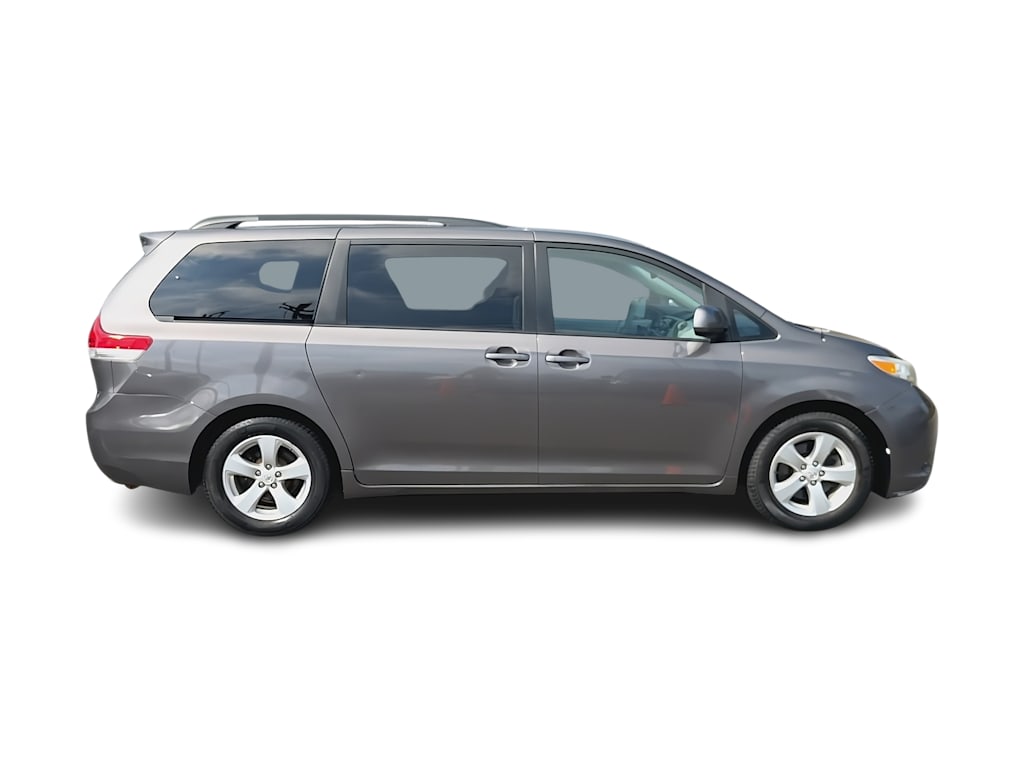 Thumbnail: 2012 Toyota Sienna - 22