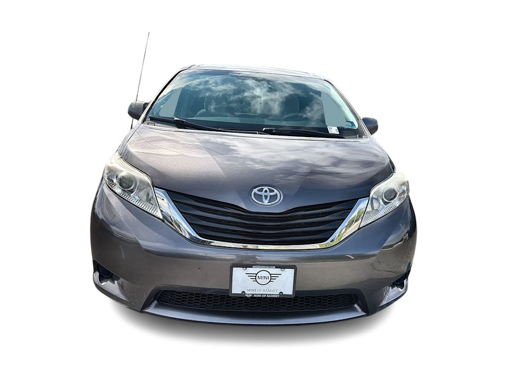 Thumbnail: 2012 Toyota Sienna - 26