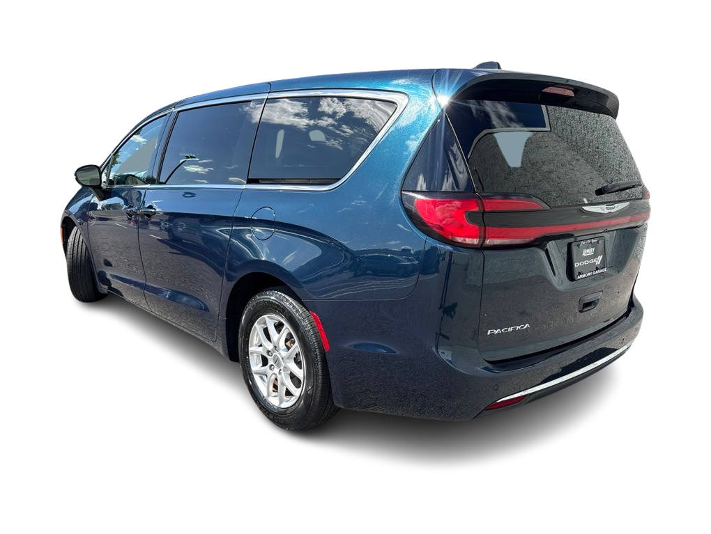 Thumbnail: 2023 Chrysler Pacifica - 3