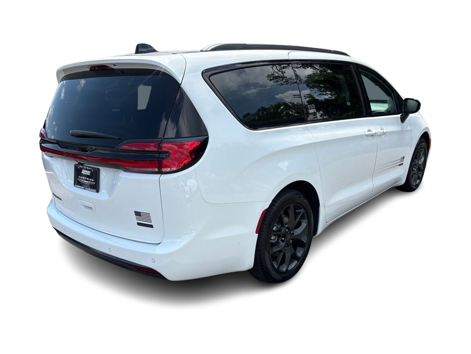 Thumbnail: 2027 Chrysler Pacifica - 20