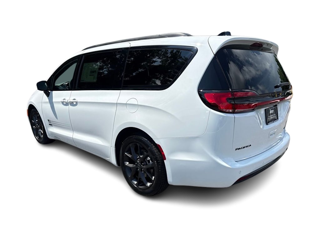 Thumbnail: 2027 Chrysler Pacifica - 3