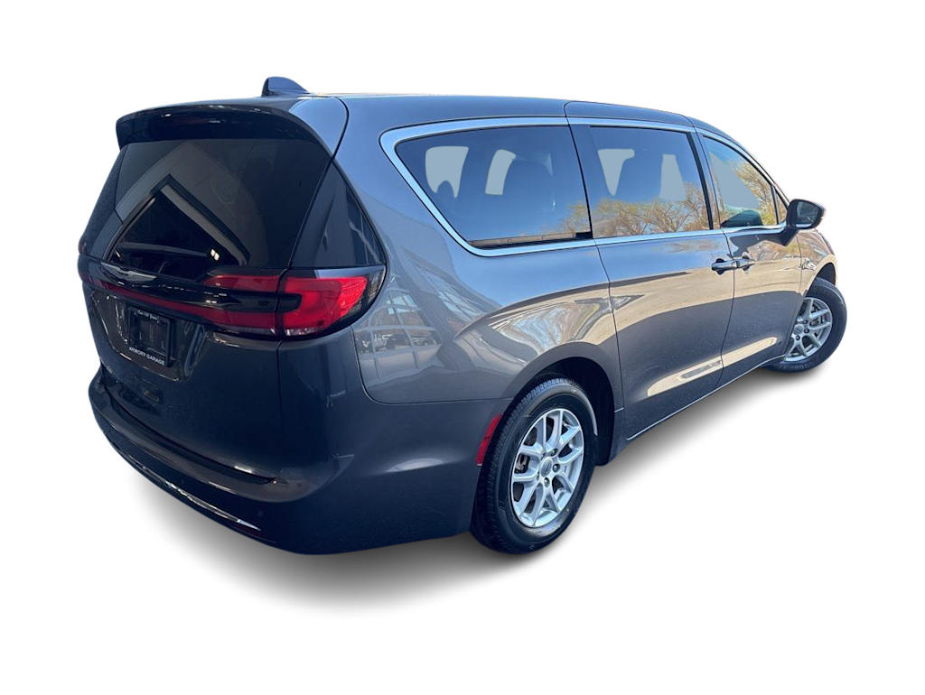 Thumbnail: 2023 Chrysler Pacifica - 20