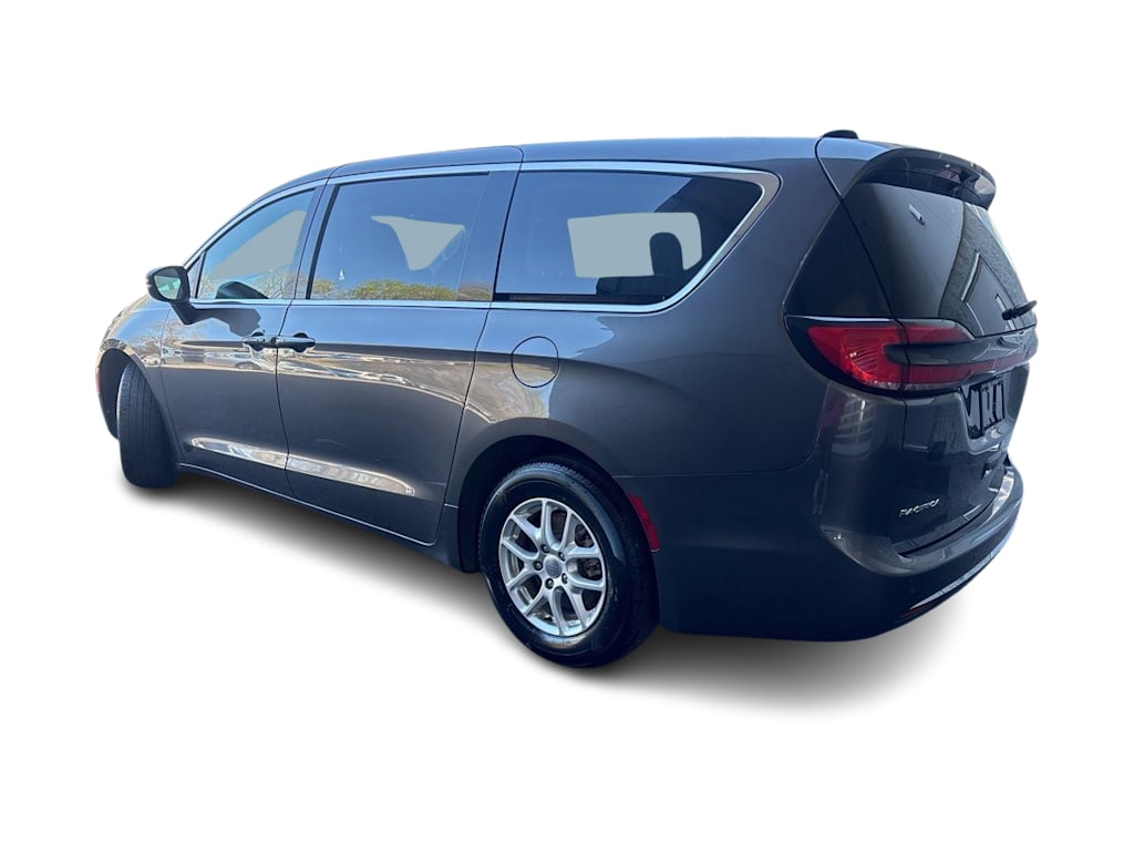 Thumbnail: 2023 Chrysler Pacifica - 3