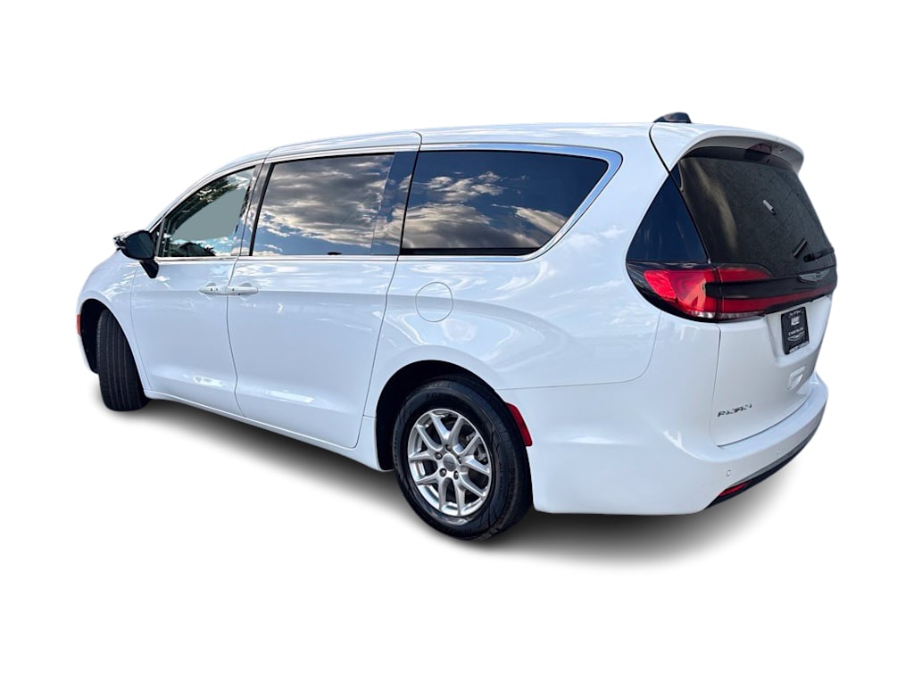 Thumbnail: 2024 Chrysler Pacifica - 3