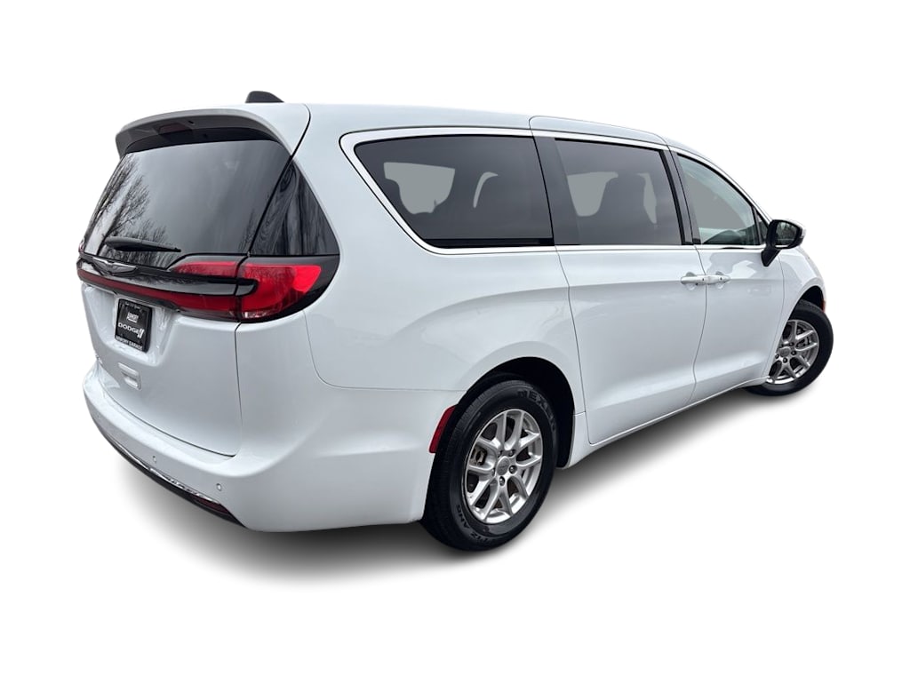 Thumbnail: 2023 Chrysler Pacifica - 19