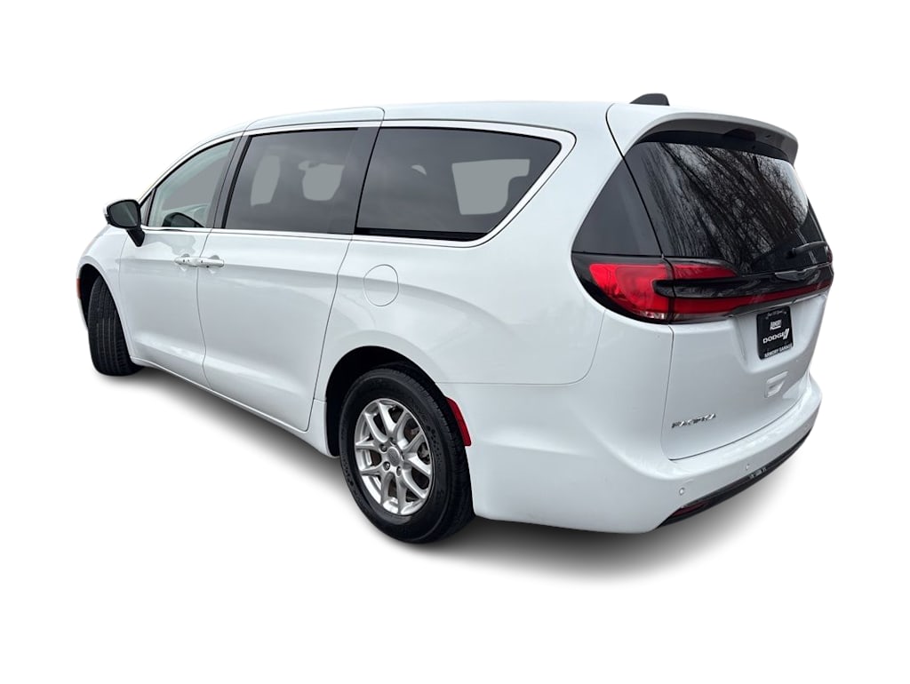 Thumbnail: 2023 Chrysler Pacifica - 3