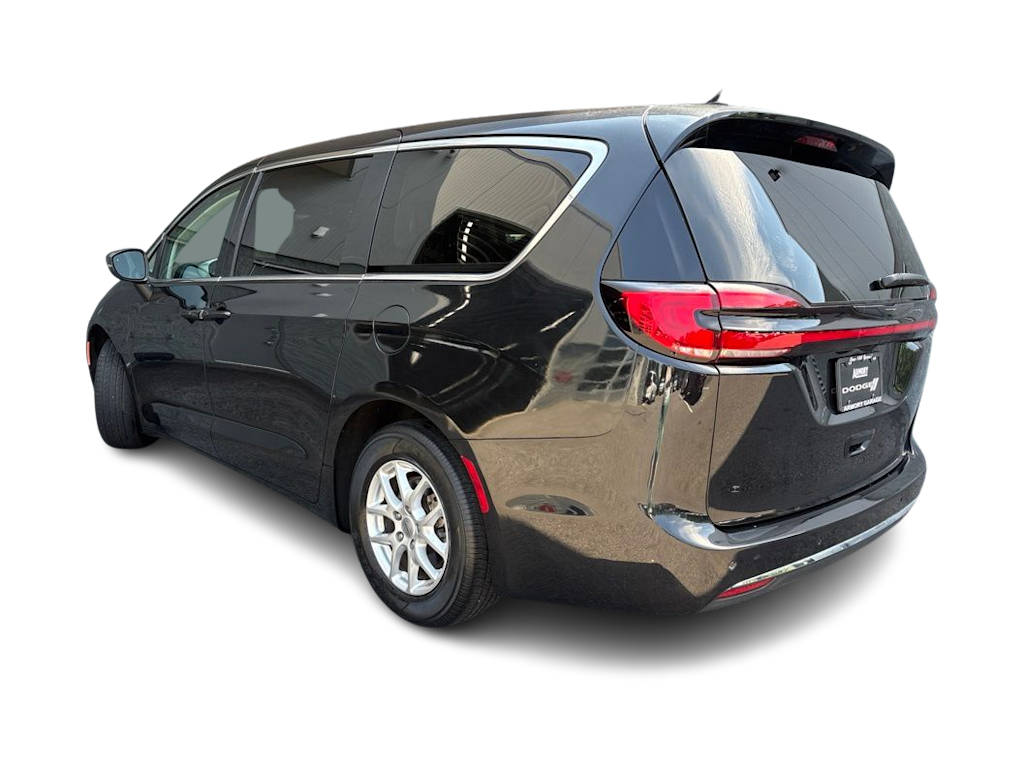 Thumbnail: 2023 Chrysler Pacifica - 3