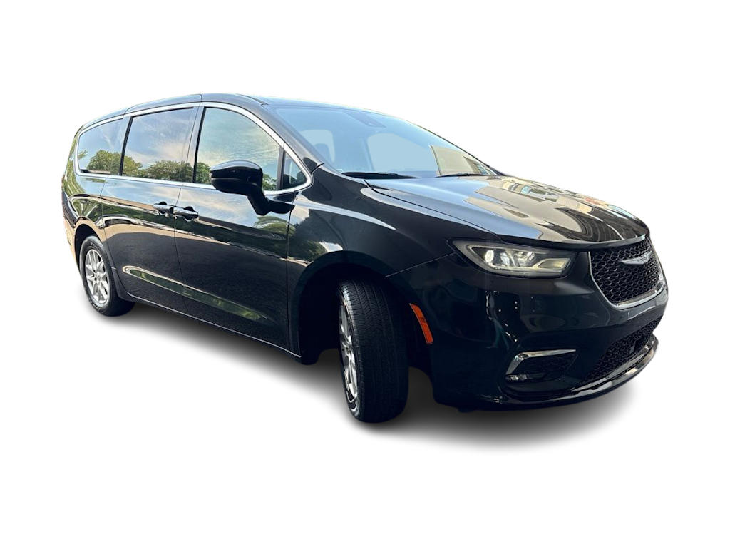 Thumbnail: 2023 Chrysler Pacifica - 18