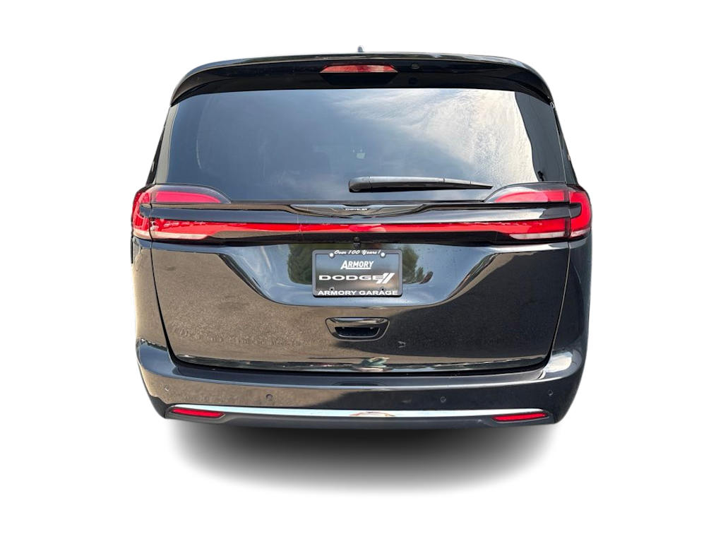 Thumbnail: 2023 Chrysler Pacifica - 4