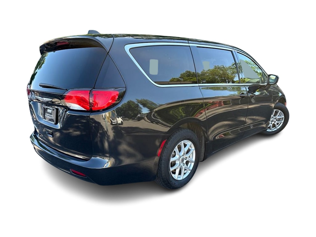 Thumbnail: 2022 Chrysler Voyager - 20