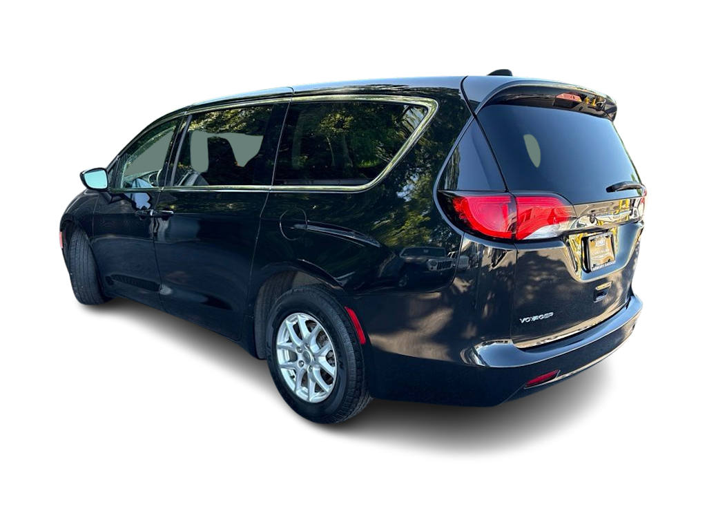 Thumbnail: 2022 Chrysler Voyager - 3