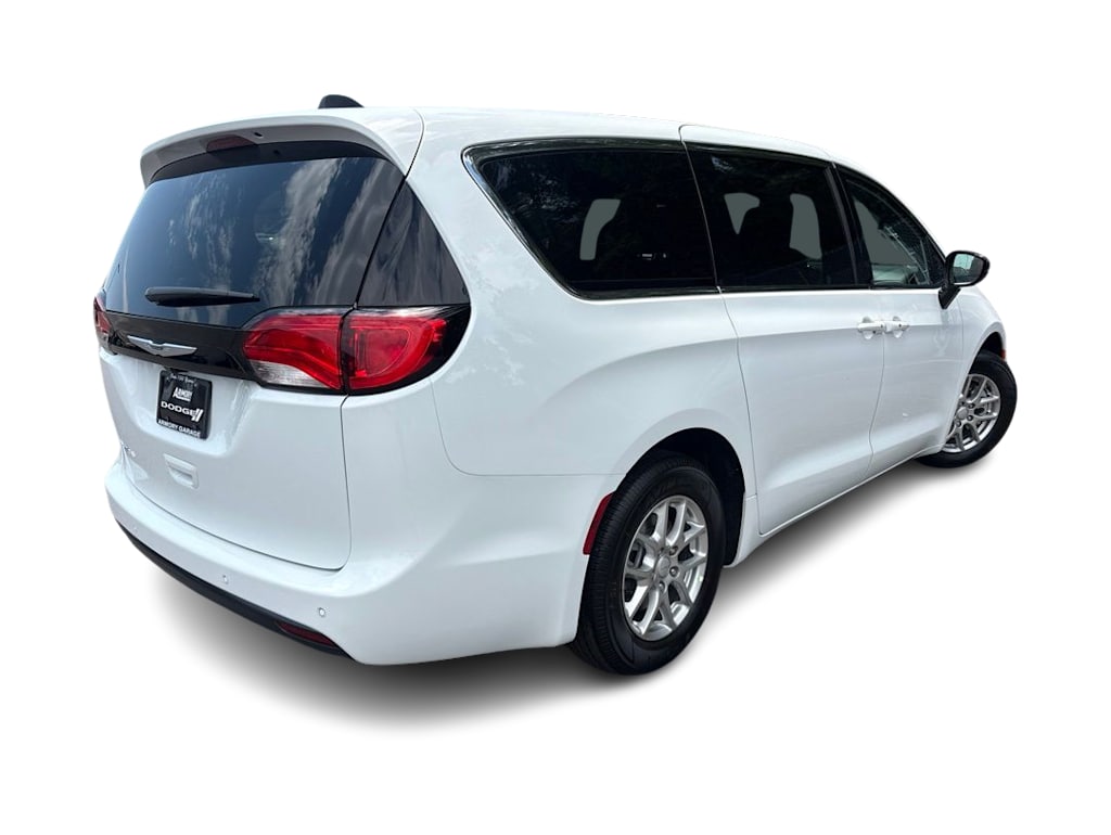 Thumbnail: 2027 Chrysler Pacifica - 19