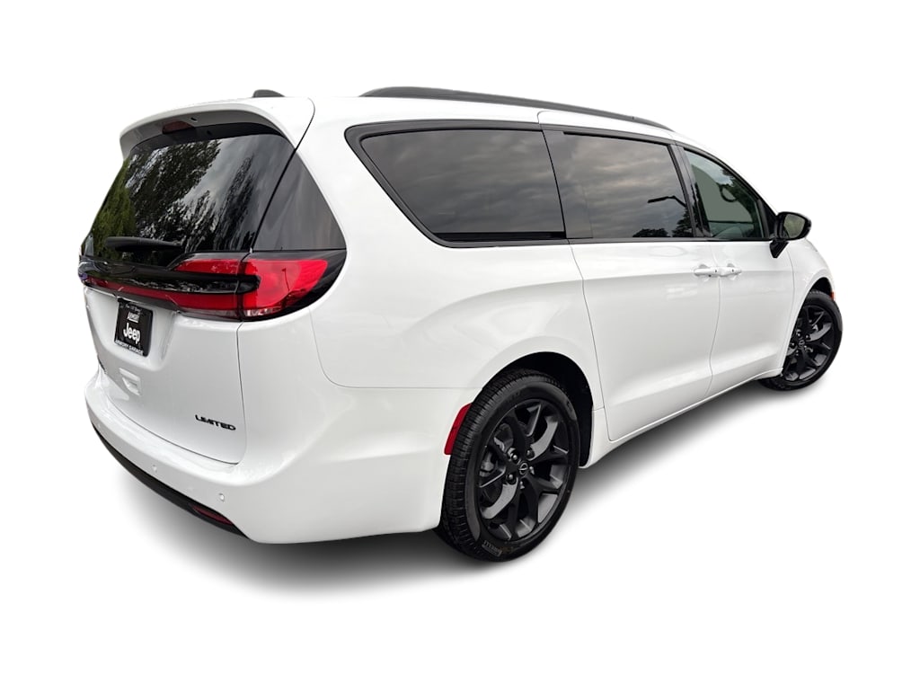 Thumbnail: 2026 Chrysler Pacifica - 18