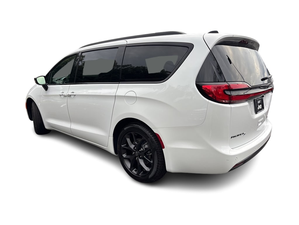 Thumbnail: 2026 Chrysler Pacifica - 3