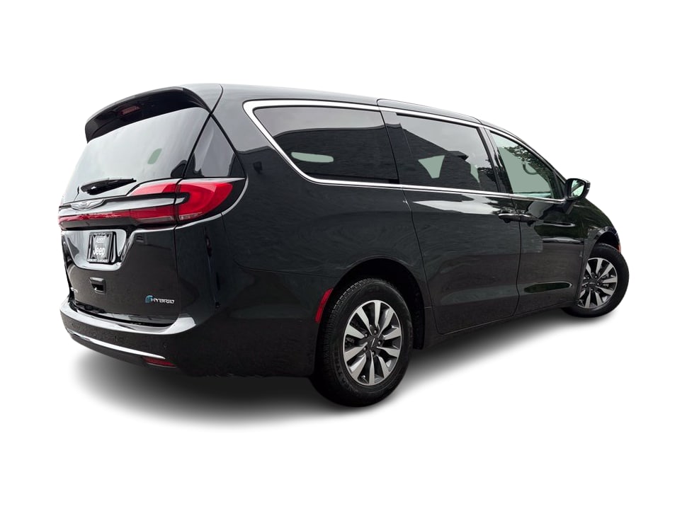 Thumbnail: 2023 Chrysler Pacifica - 20