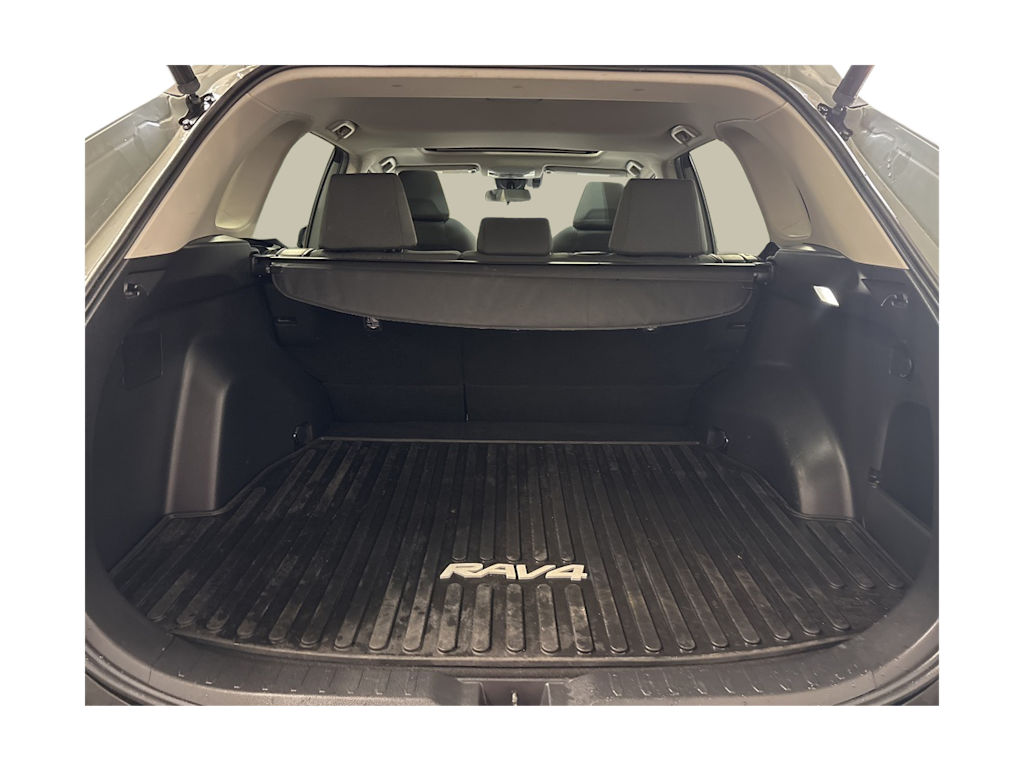 Thumbnail: 2022 Toyota RAV4 - 17