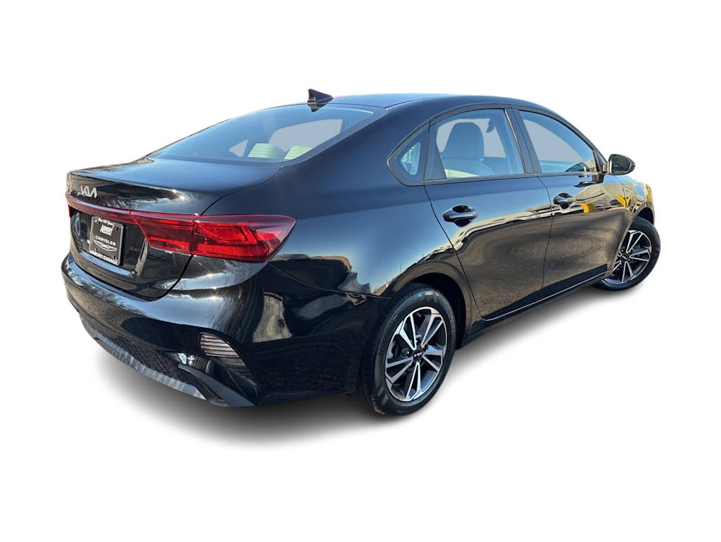 Thumbnail: 2023 Kia Forte - 19