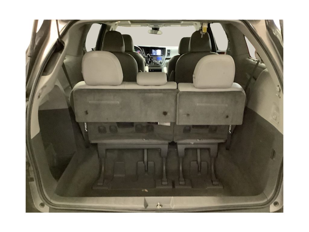 2019 Toyota Sienna XLE Premium 16