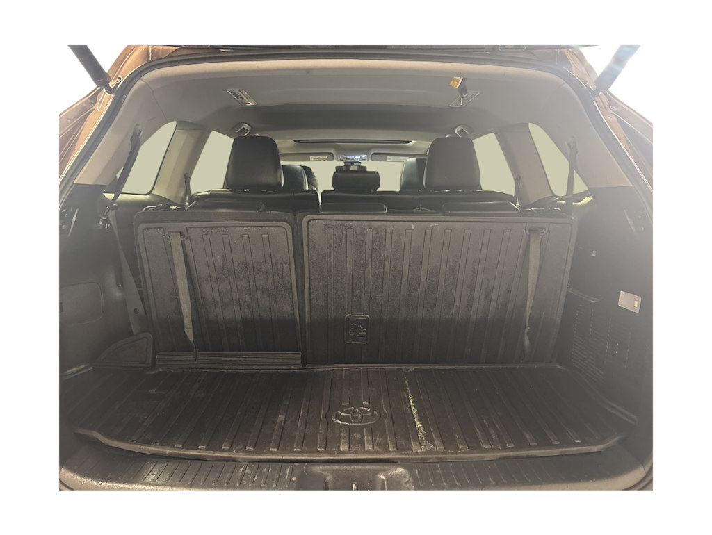 Thumbnail: 2019 Toyota Highlander - 17