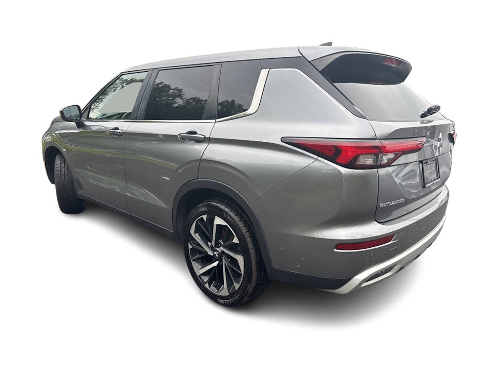 Thumbnail: 2022 Mitsubishi Outlander - 3