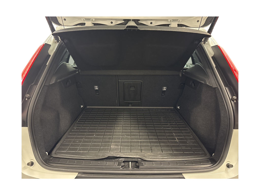 Thumbnail: 2023 Volvo XC40 - 15