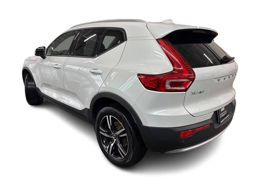 Thumbnail: 2023 Volvo XC40 - 3