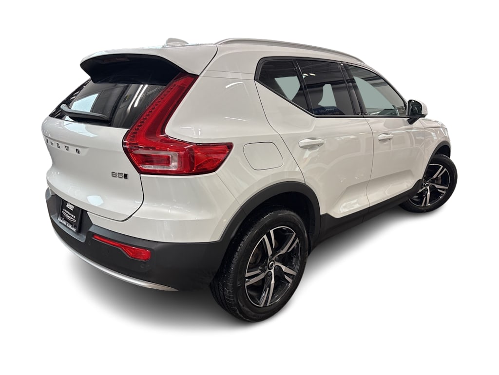 Thumbnail: 2023 Volvo XC40 - 19