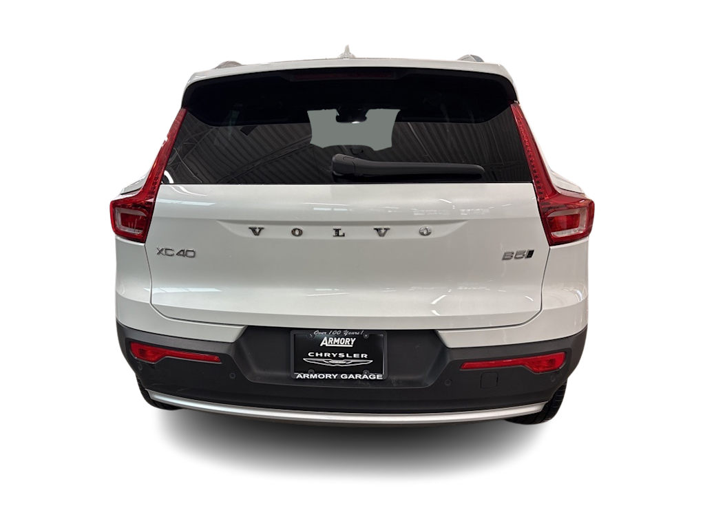 Thumbnail: 2023 Volvo XC40 - 4