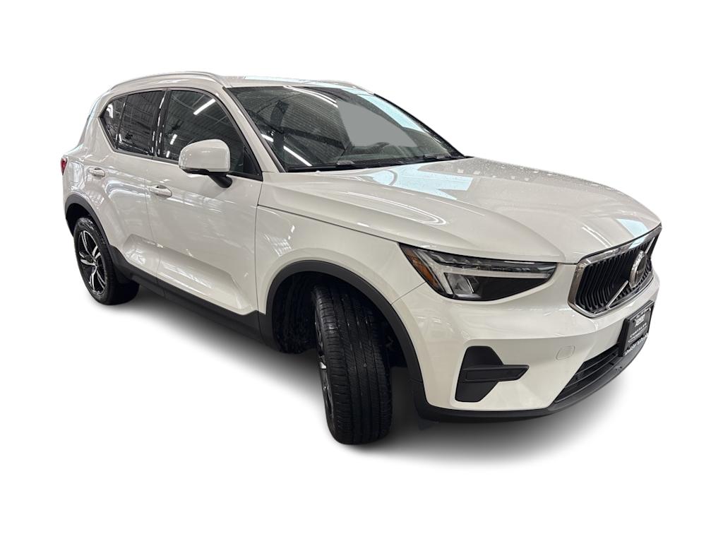 Thumbnail: 2023 Volvo XC40 - 18