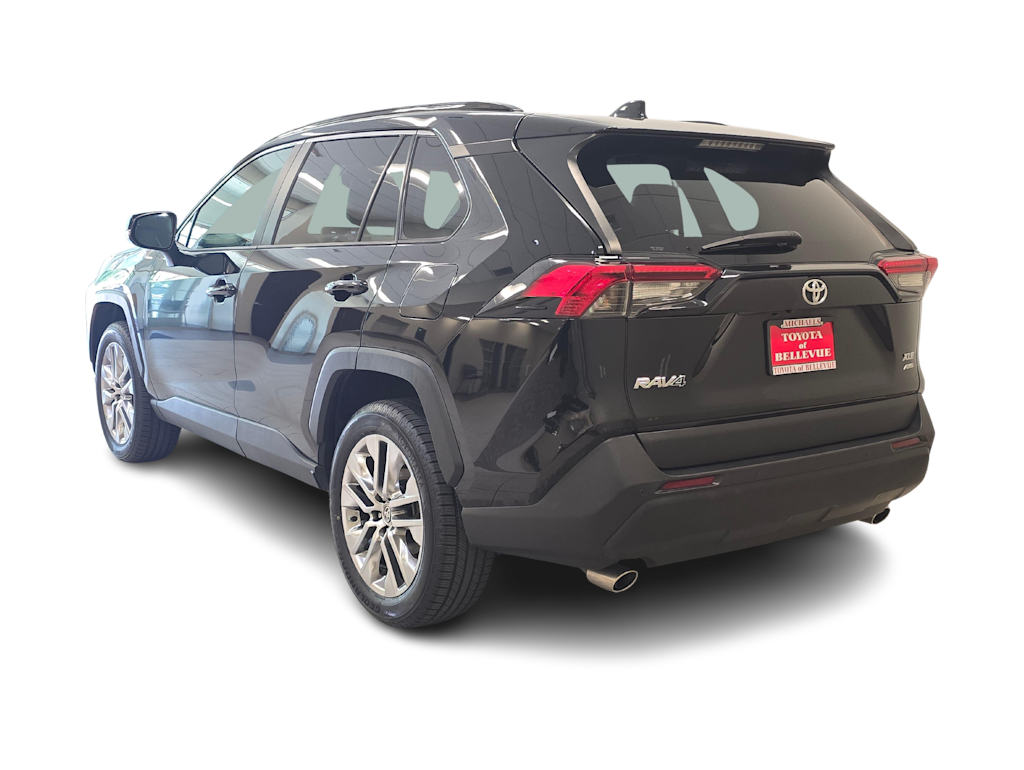 Thumbnail: 2021 Toyota RAV4 - 4