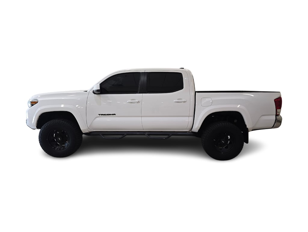 Thumbnail: 2018 Toyota Tacoma - 3
