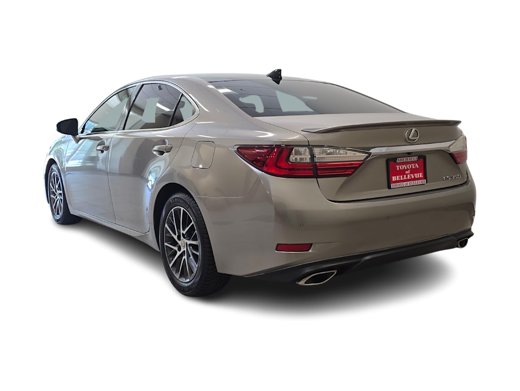 Thumbnail: 2016 Lexus ES - 4