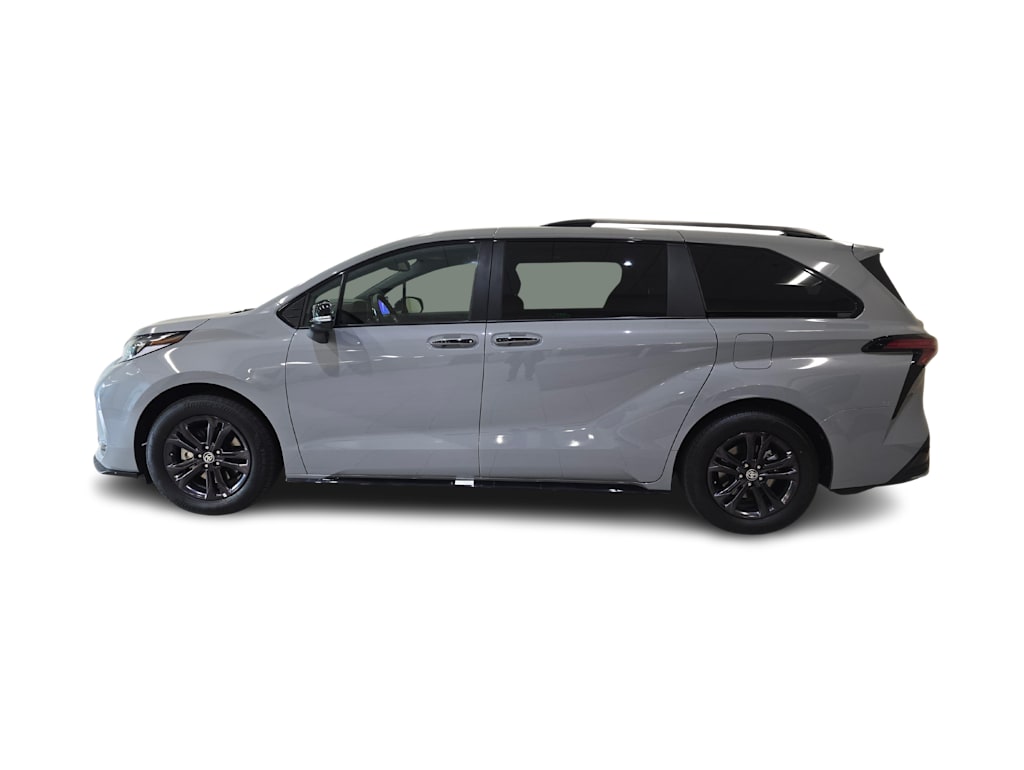 Thumbnail: 2025 Toyota Sienna - 3
