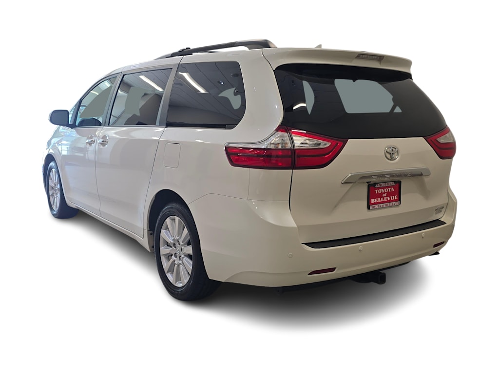 Thumbnail: 2017 Toyota Sienna - 4