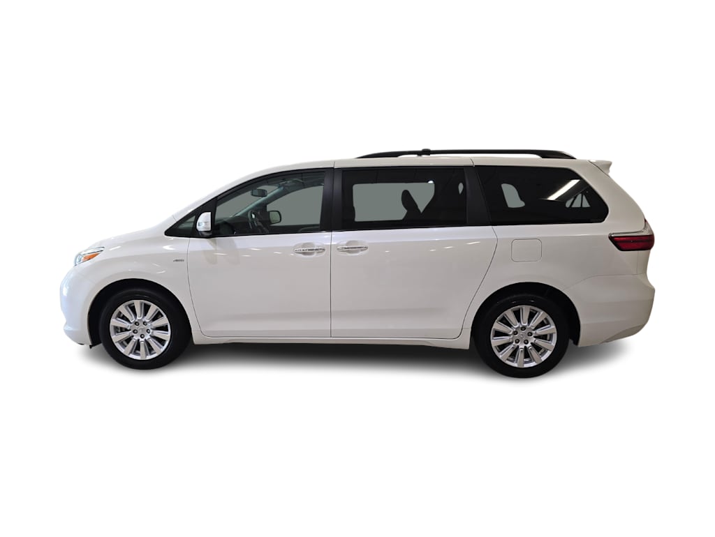 Thumbnail: 2017 Toyota Sienna - 3