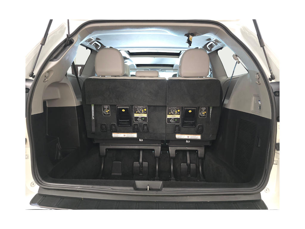 Thumbnail: 2017 Toyota Sienna - 18