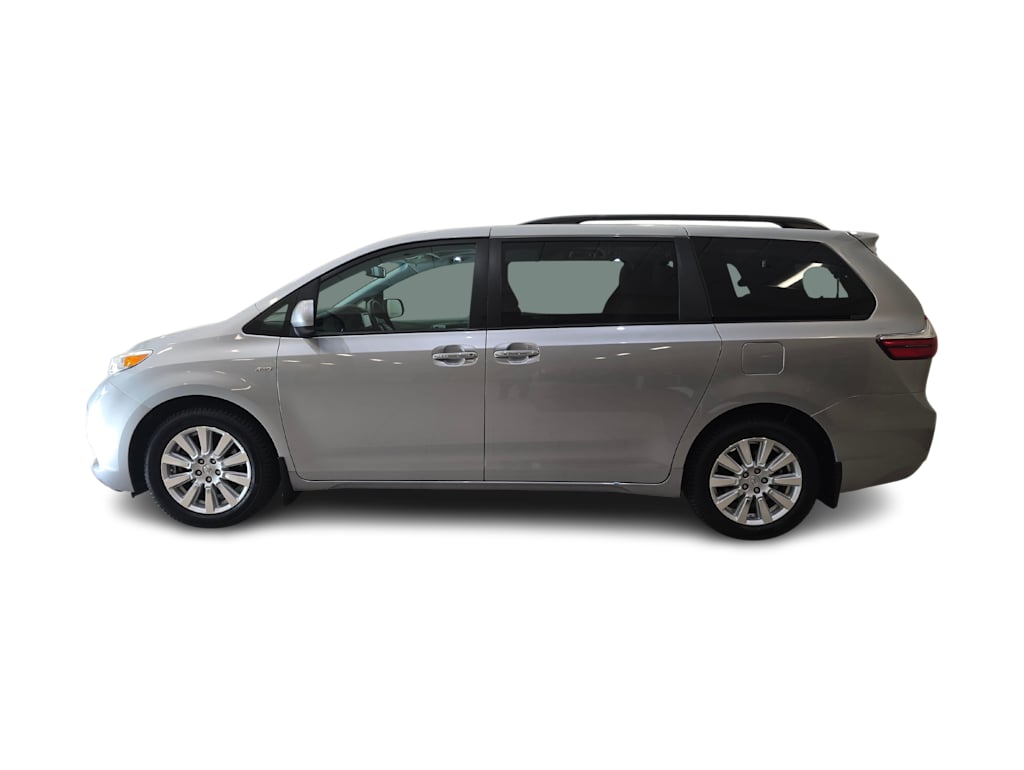 Thumbnail: 2017 Toyota Sienna - 3