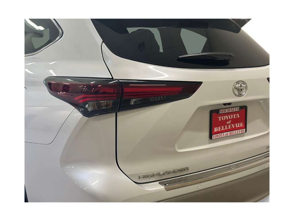 Thumbnail: 2025 Toyota Highlander - 21