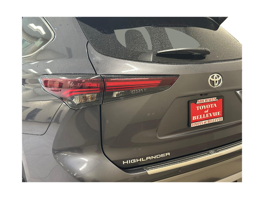 Thumbnail: 2025 Toyota Highlander - 21