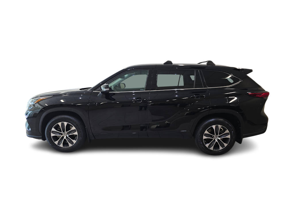 Thumbnail: 2022 Toyota Highlander - 3